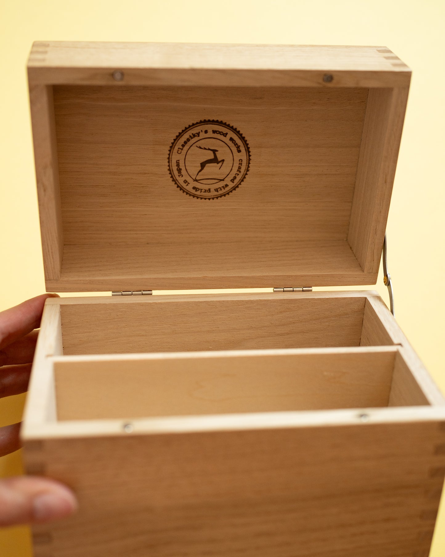 Boîte pour Organiser Cartes Postales et Photographies en Châtaigner Classiky