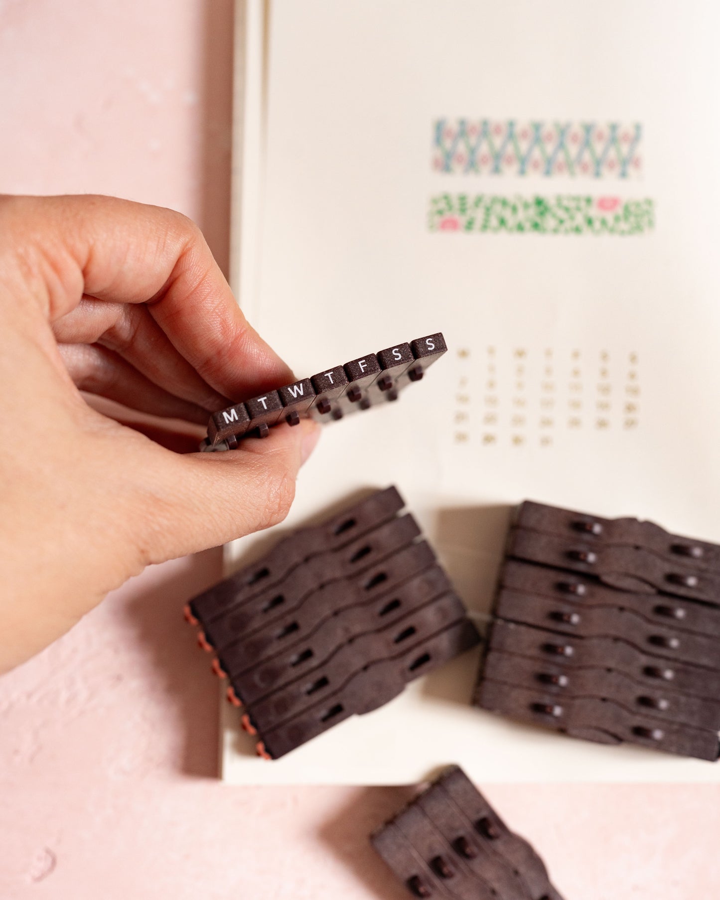 Tampon Calendrier Perpetuel Shachihata English