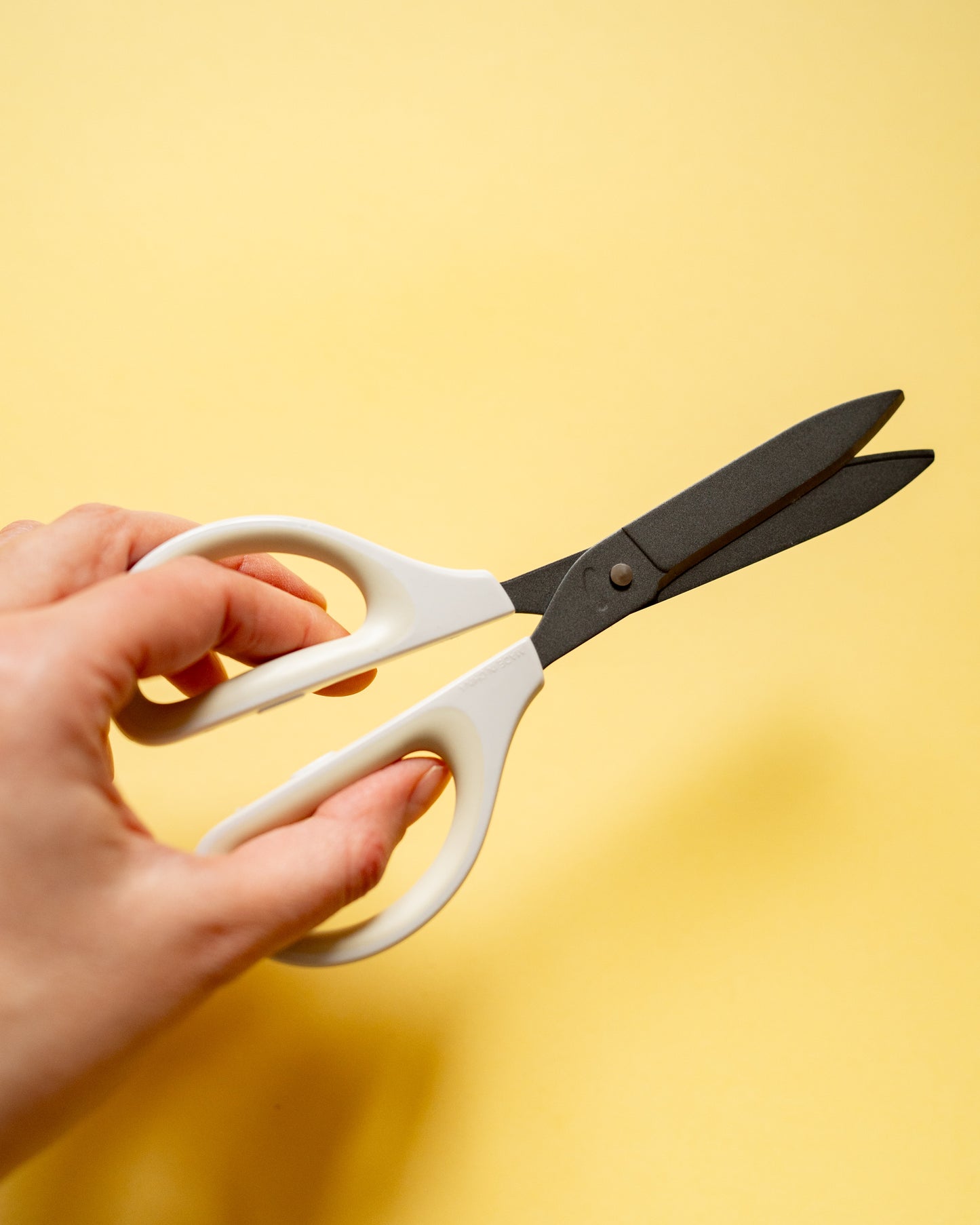 Kokuyo Saxa Scissors (2 colors available)