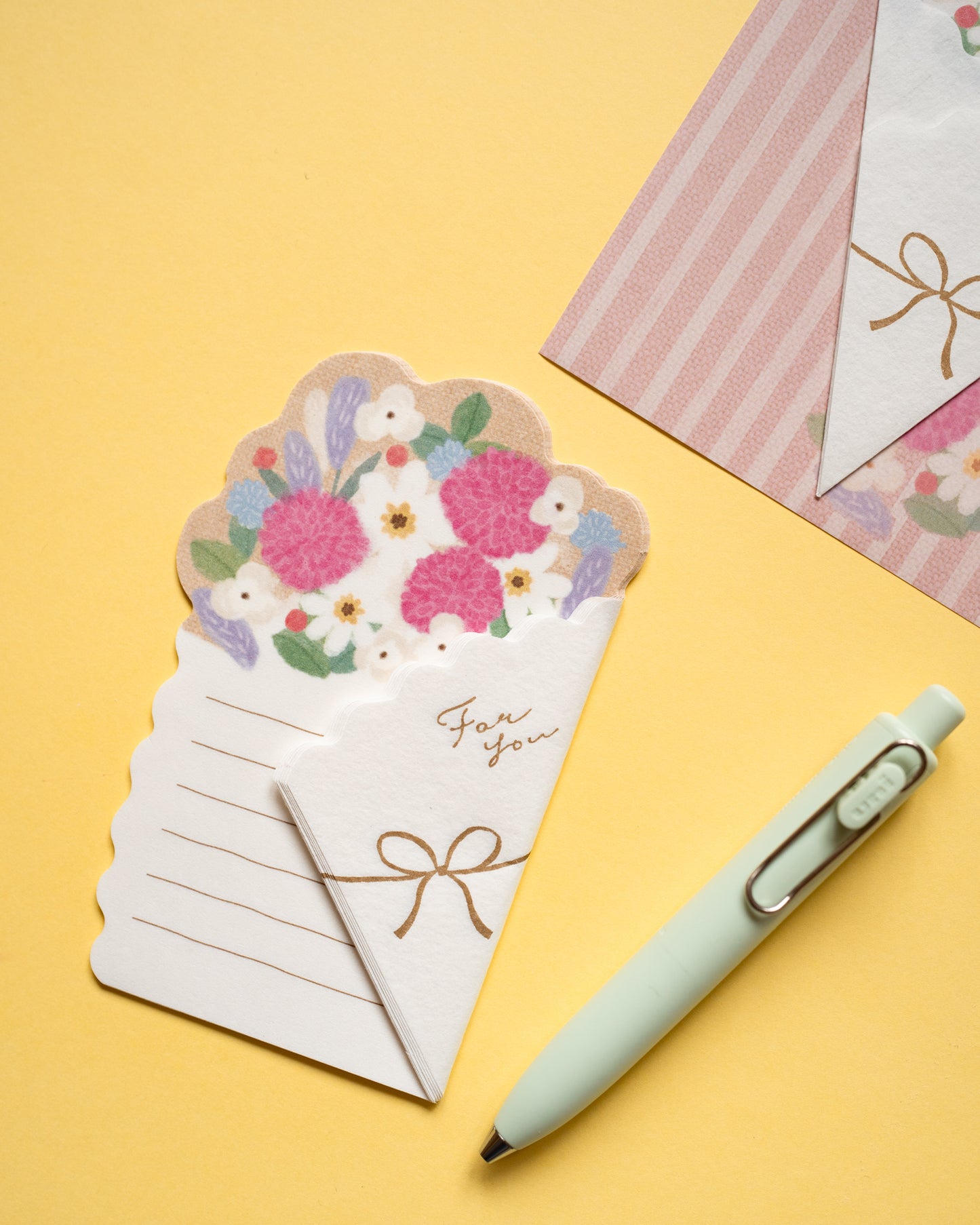 Pink and White Flower Bouquet Stationery