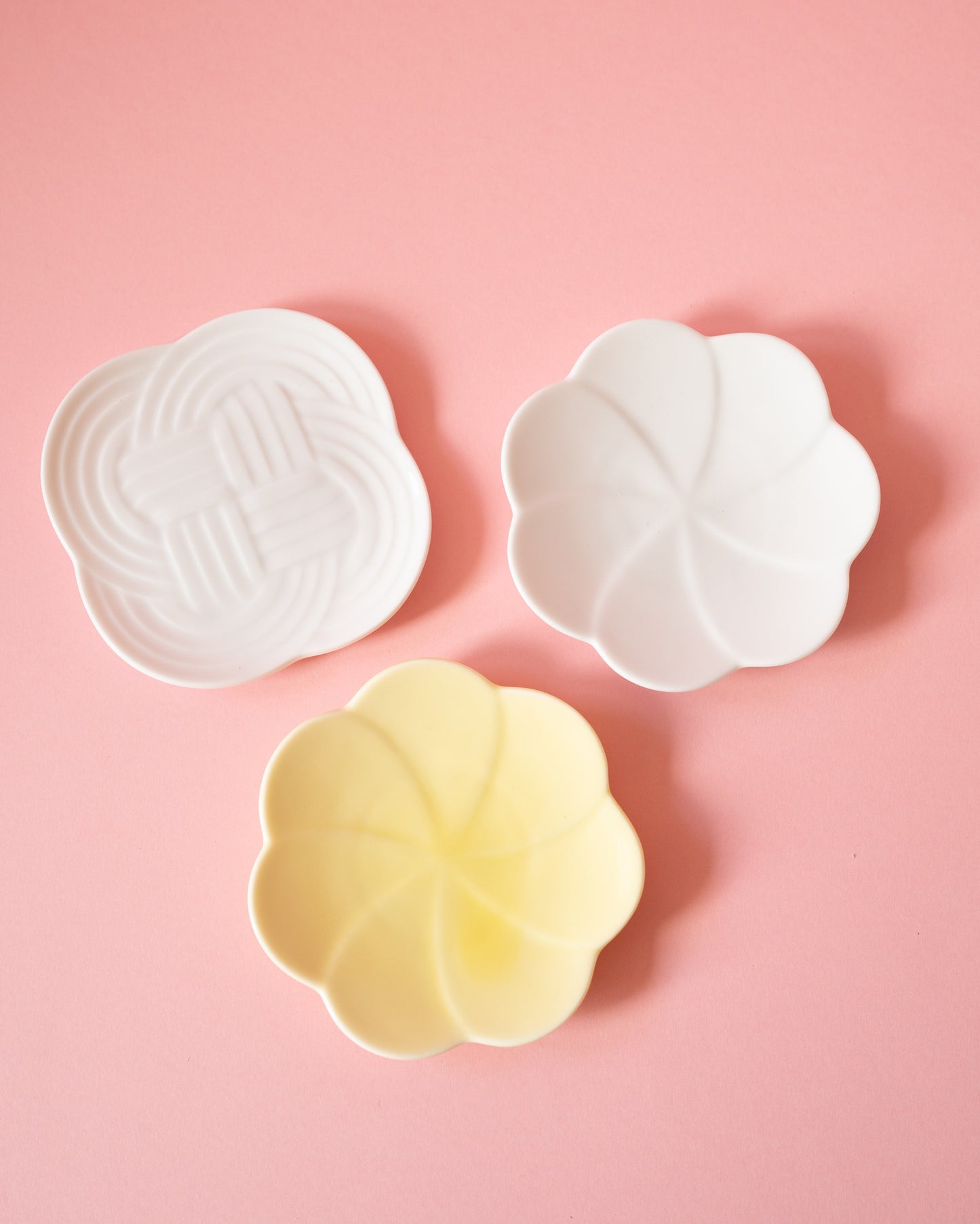 Petite Assiette Rose Trèmière Porcelaine d'Oda Jaune