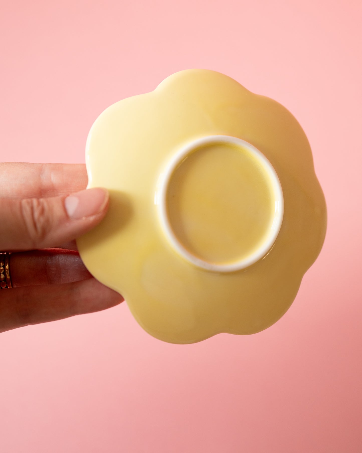 Petite Assiette Rose Trèmière Porcelaine d'Oda Jaune