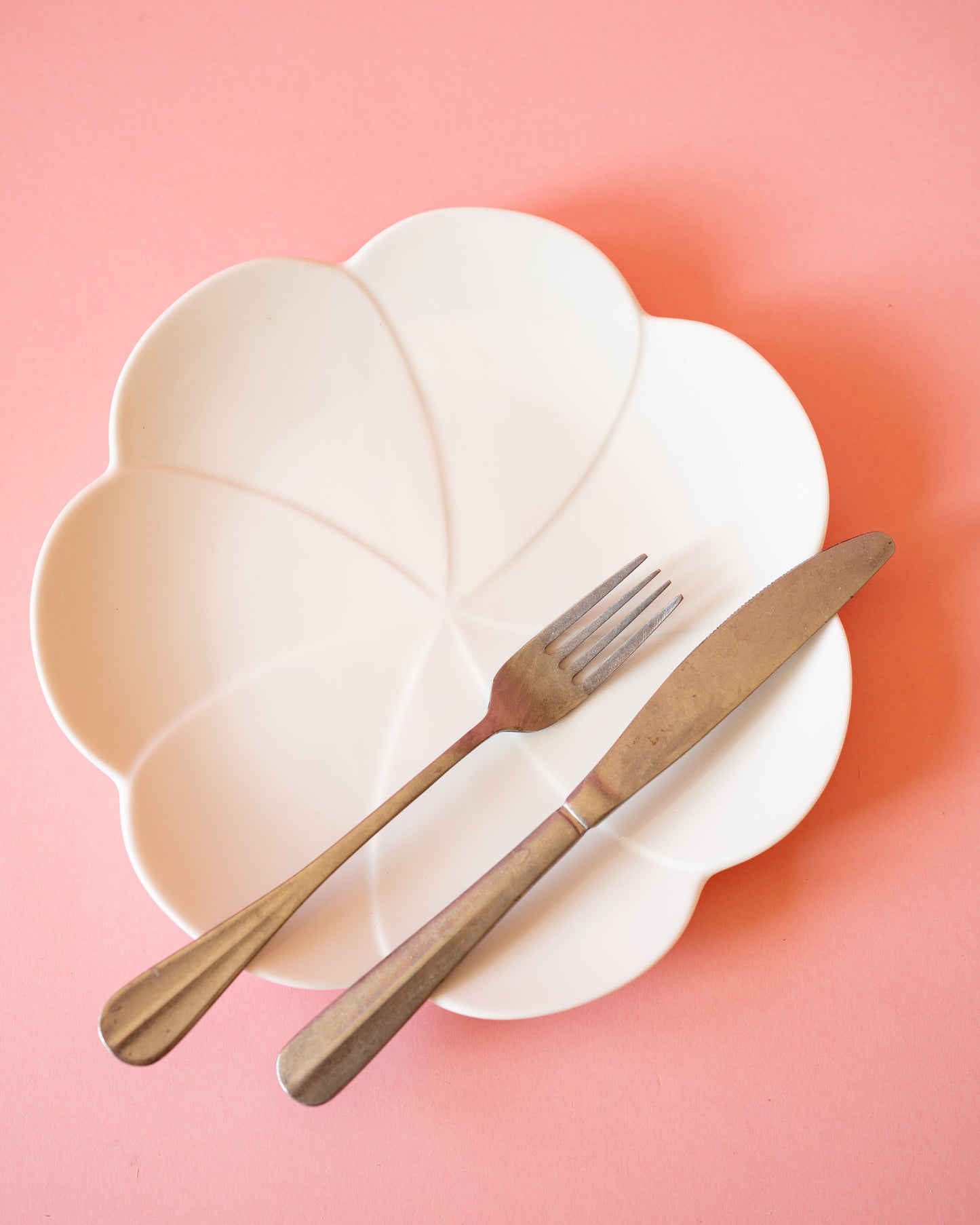 Hollyhock Plate Oda Porcelain (3 sizes to choose from)