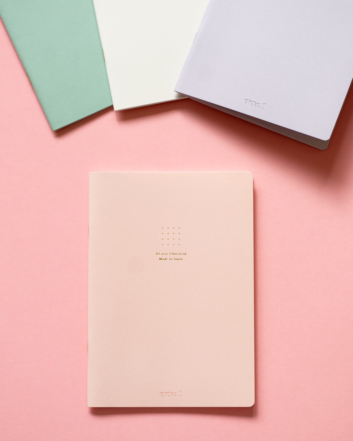 Cahier A5 Pointillé Rose Midori