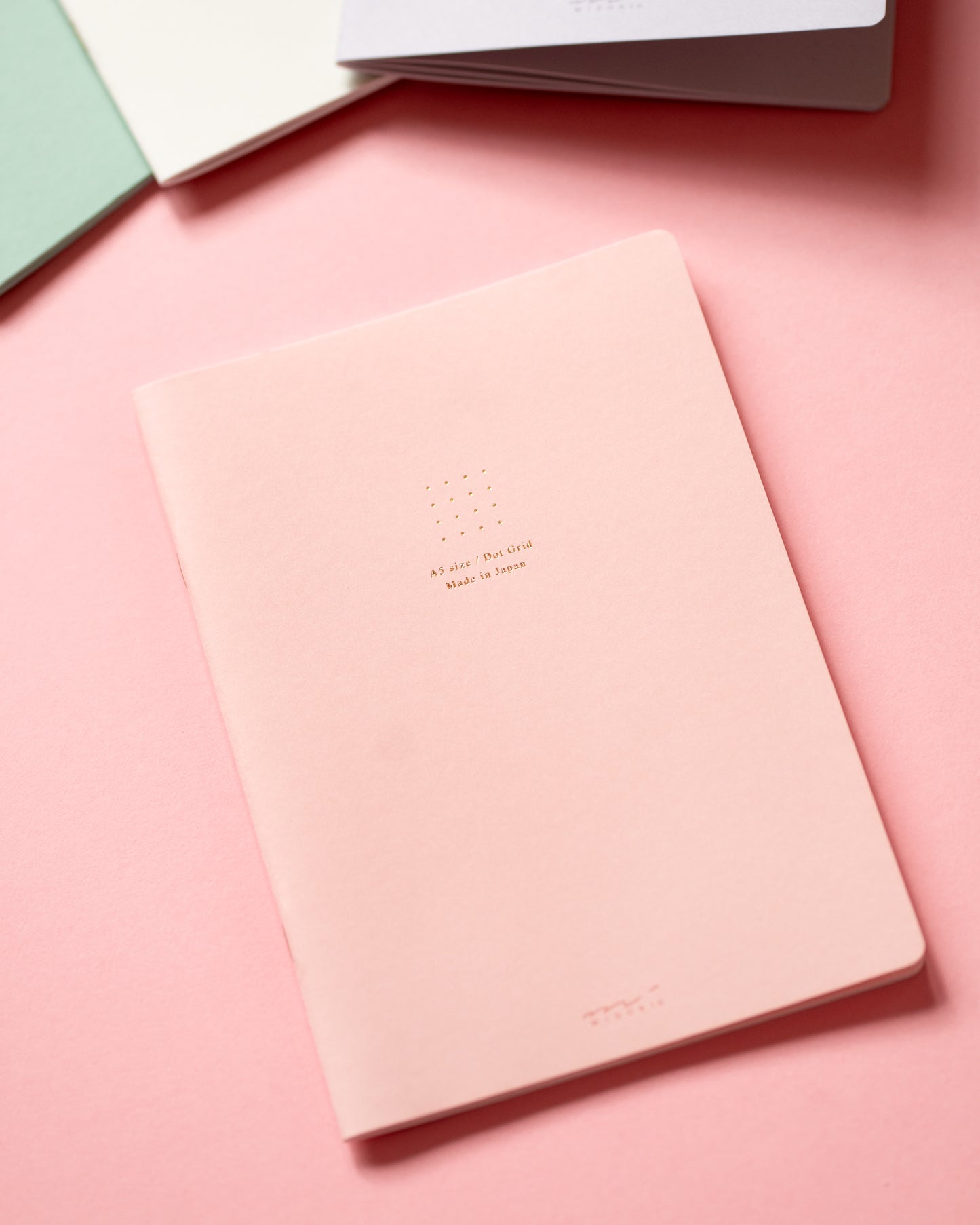 Cahier A5 Pointillé Rose Midori