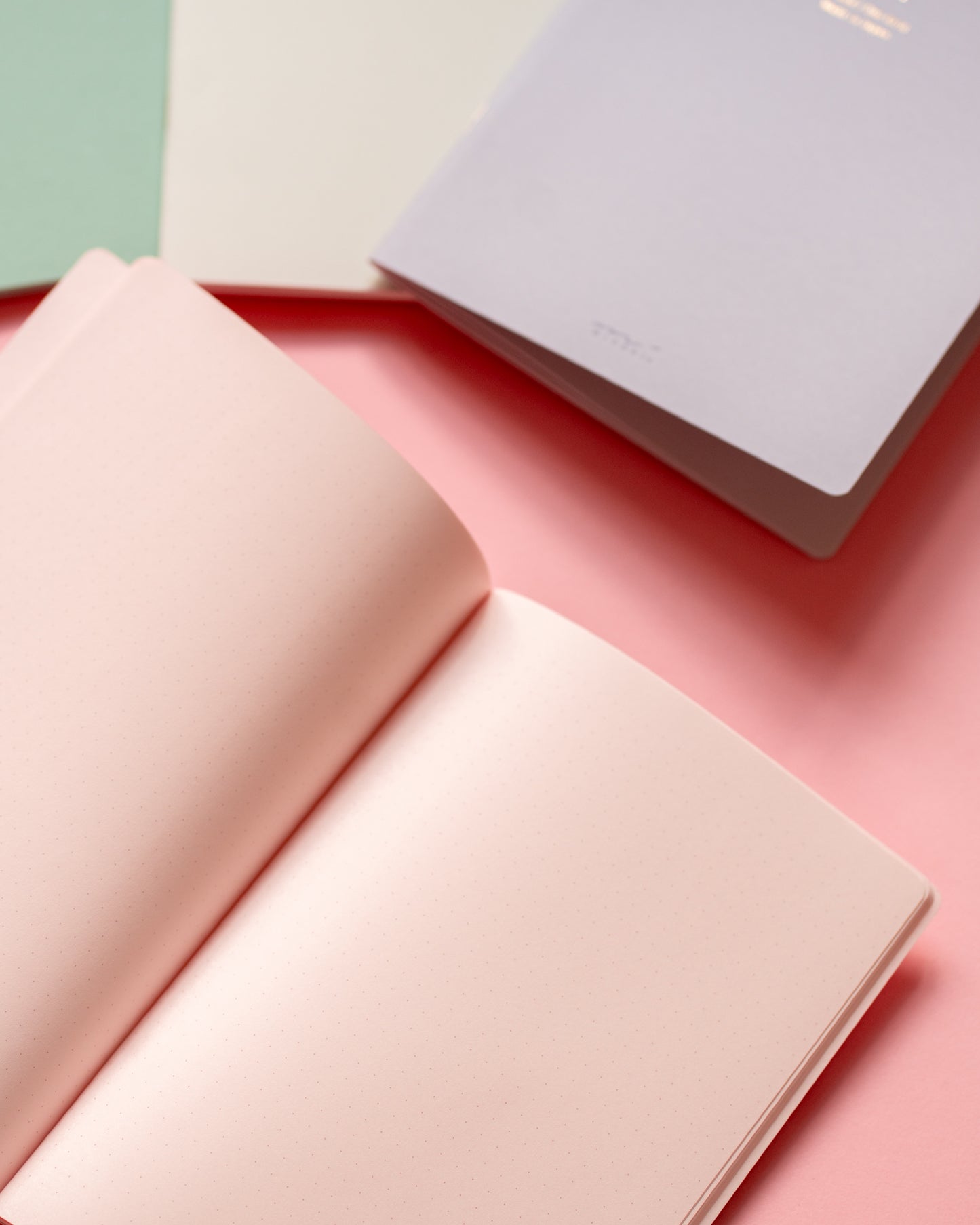 Cahier A5 Pointillé Rose Midori
