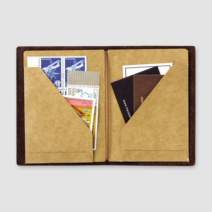Pochette en Papier Kraft Passeport Traveler's Company Notebook 010