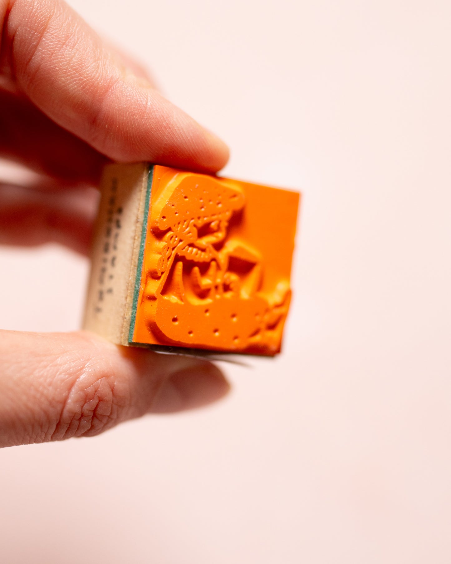 Tampon Tomikohan Mushroom Hat Girl Reading