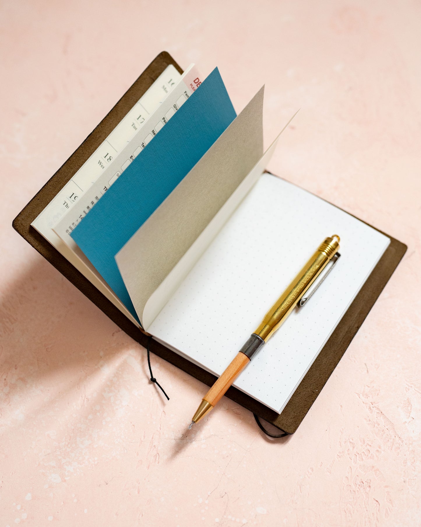 Stylo à Bille en Laiton – Traveler’s Company TRC Brass Ball Pen