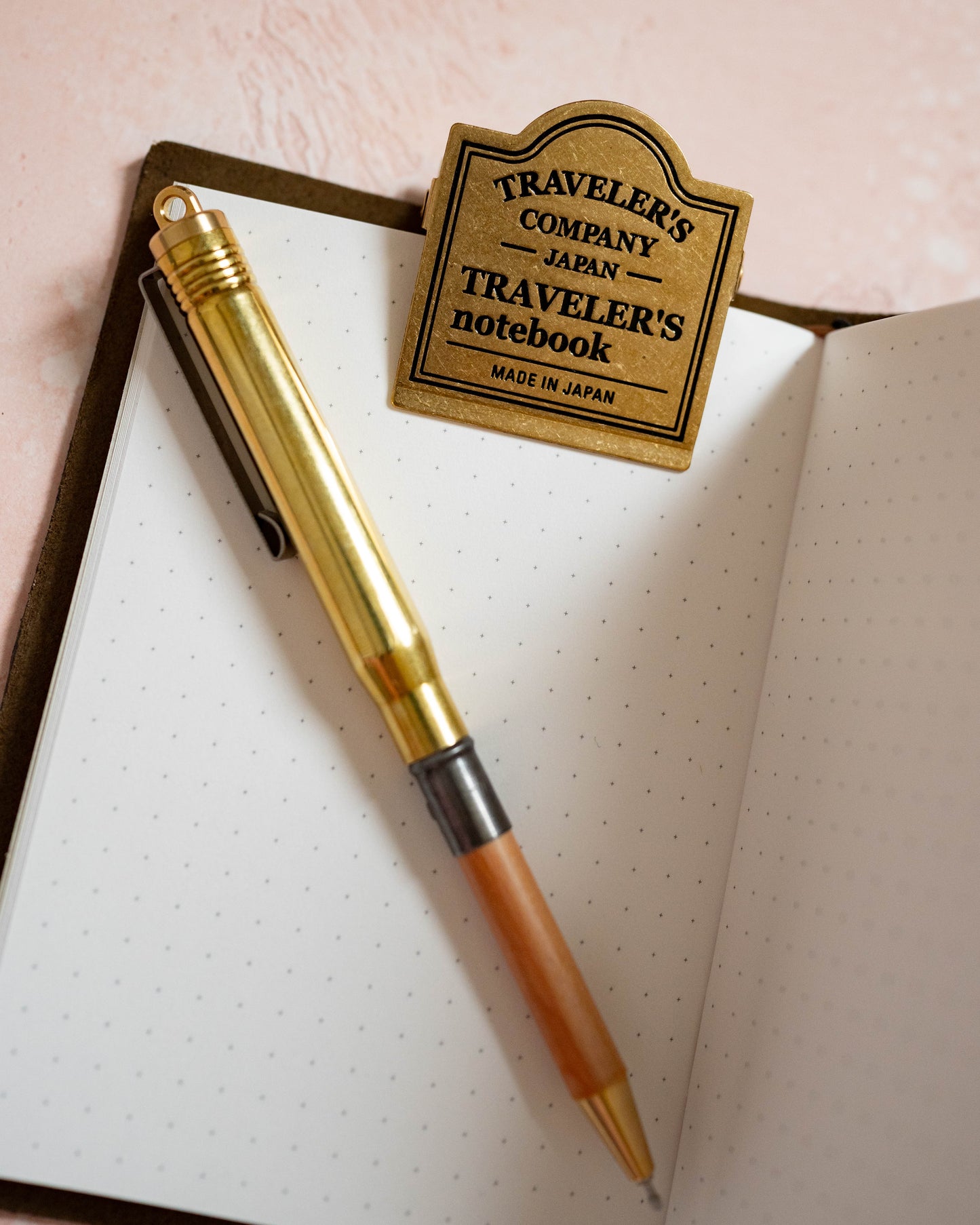 Clip Logo Traveler's en laiton – Traveler’s Company Notebook 030 TRC Brass
