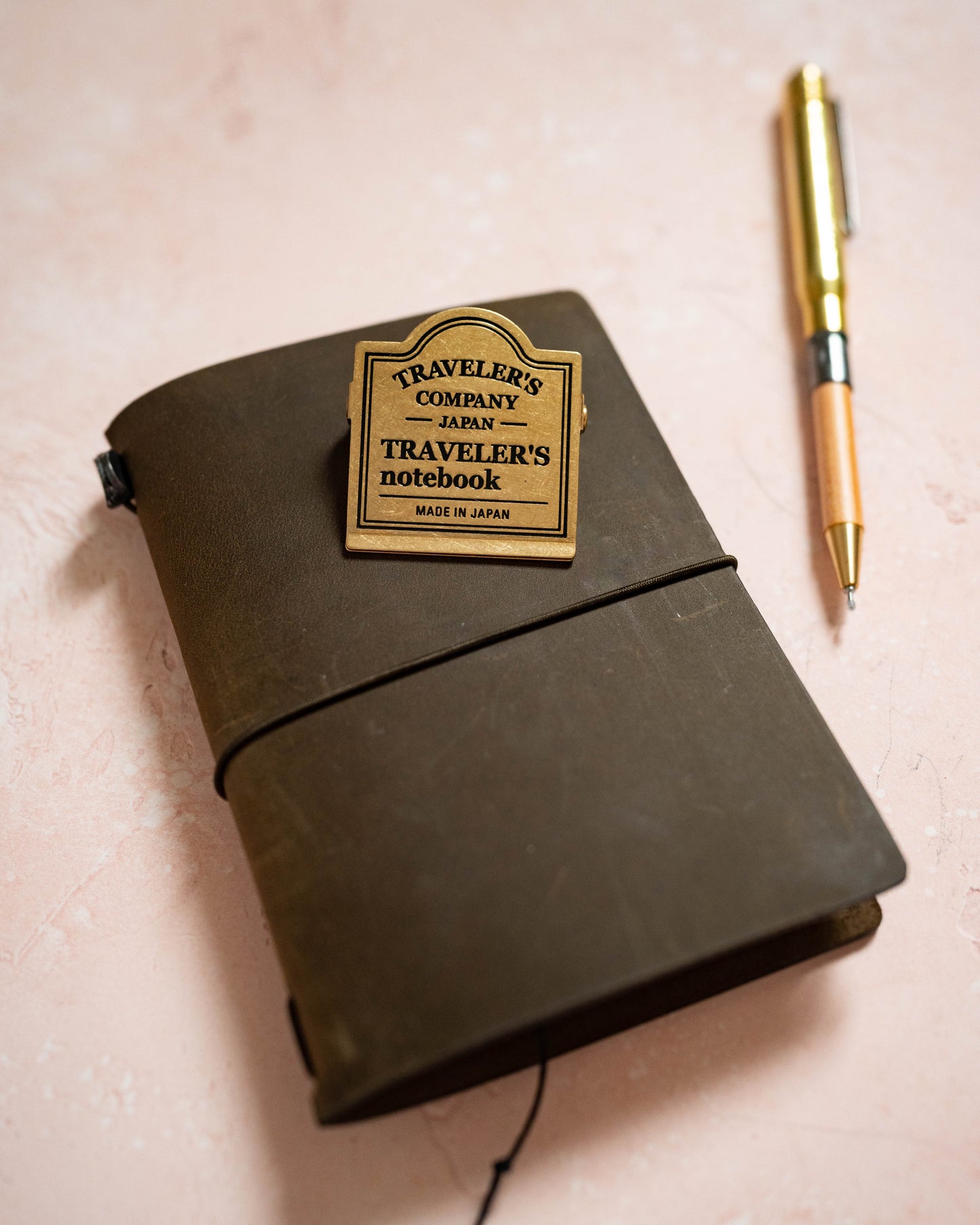 Clip Logo Traveler's en laiton – Traveler’s Company Notebook 030 TRC Brass