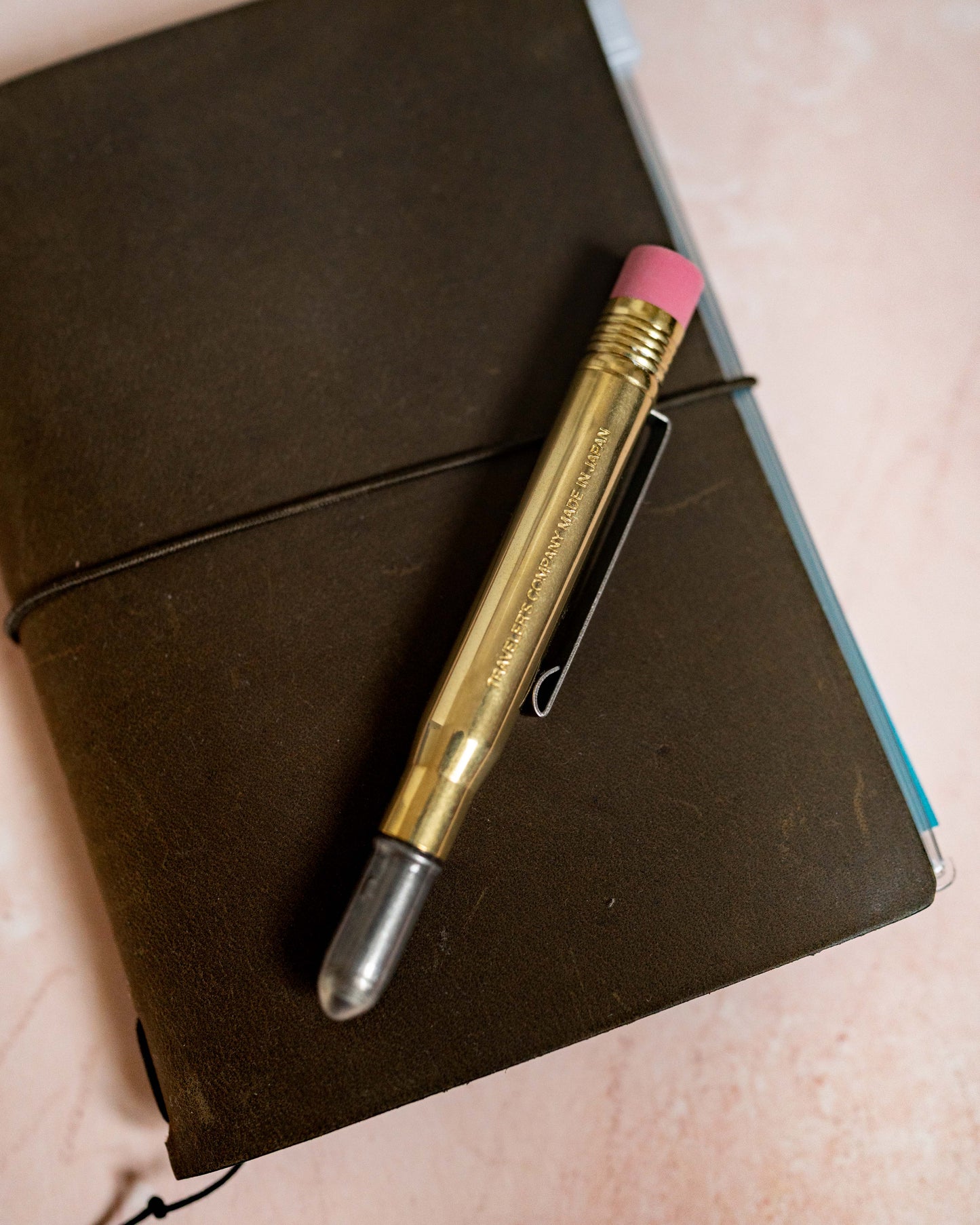 Porte Crayon à Papier en Laiton Traveler’s Company TRC Brass Ball Pen