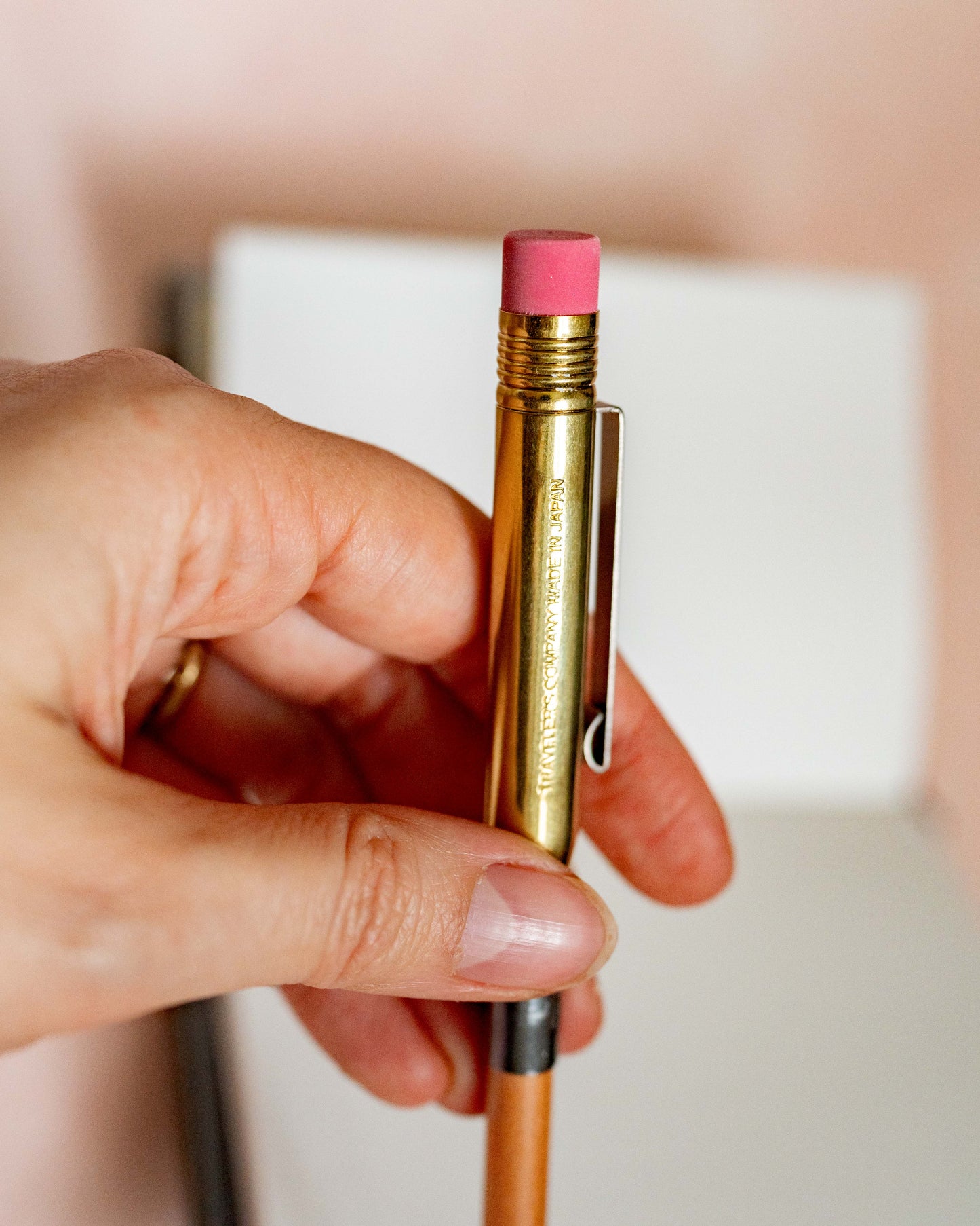 Porte Crayon à Papier en Laiton Traveler’s Company TRC Brass Ball Pen