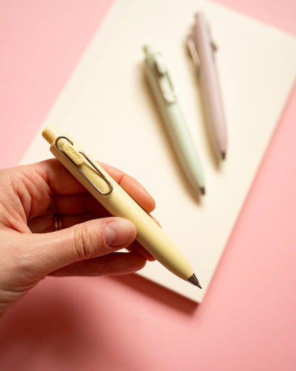 Stylo Gel Uni-Ball One P Mitsubishi (plusieurs coloris au choix)