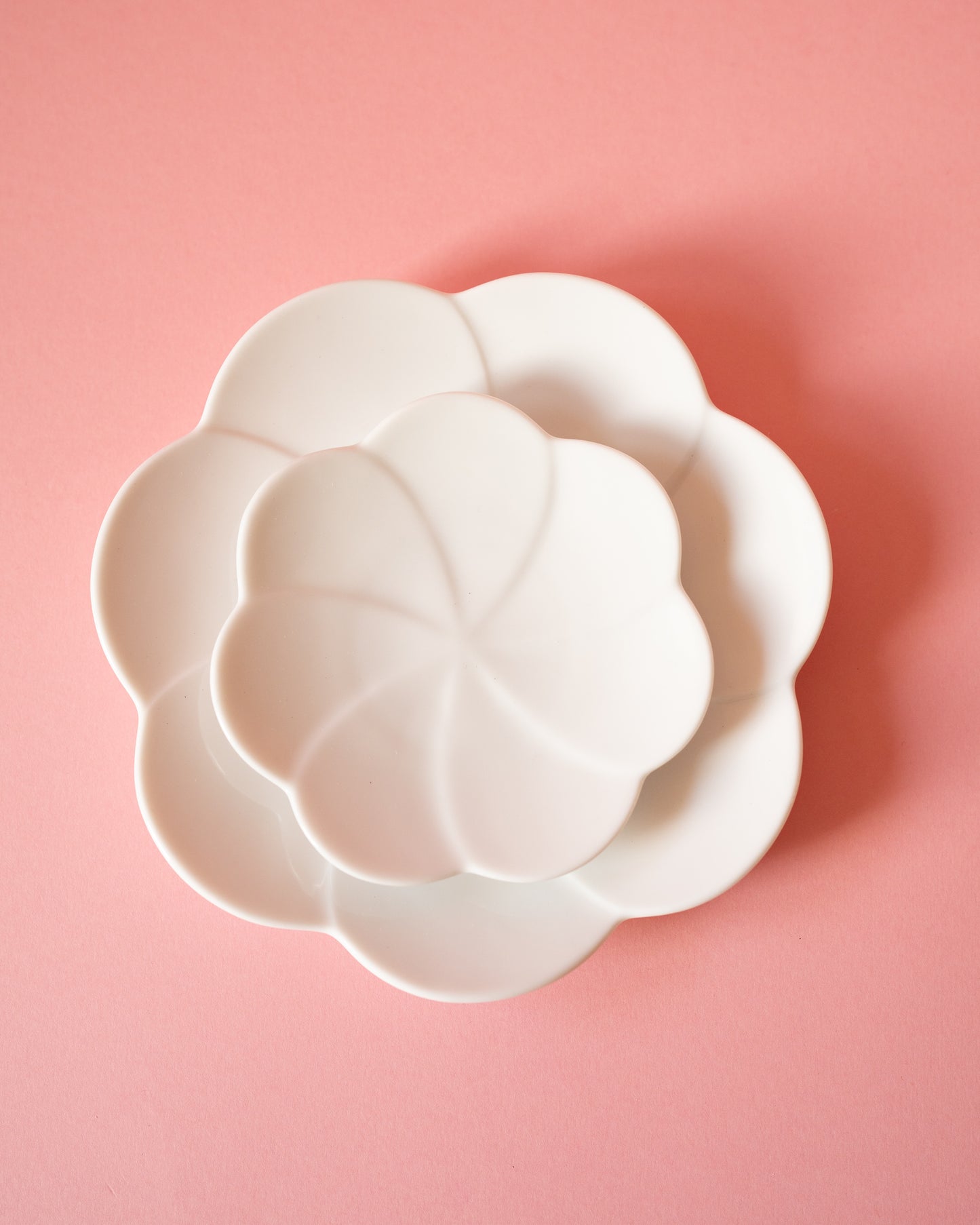 Assiette Rose Trèmière Porcelaine d'Oda (3 tailles au choix)