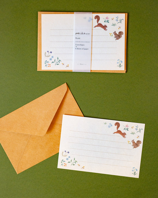 Set de Papier à Lettre Écureuil et Fleurs Michikusa